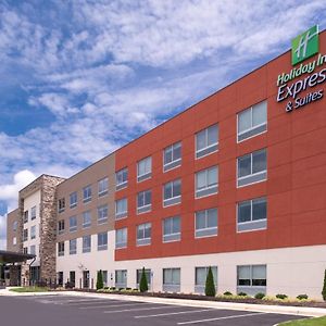 Holiday Inn Express & Suites Farmville By Ihg